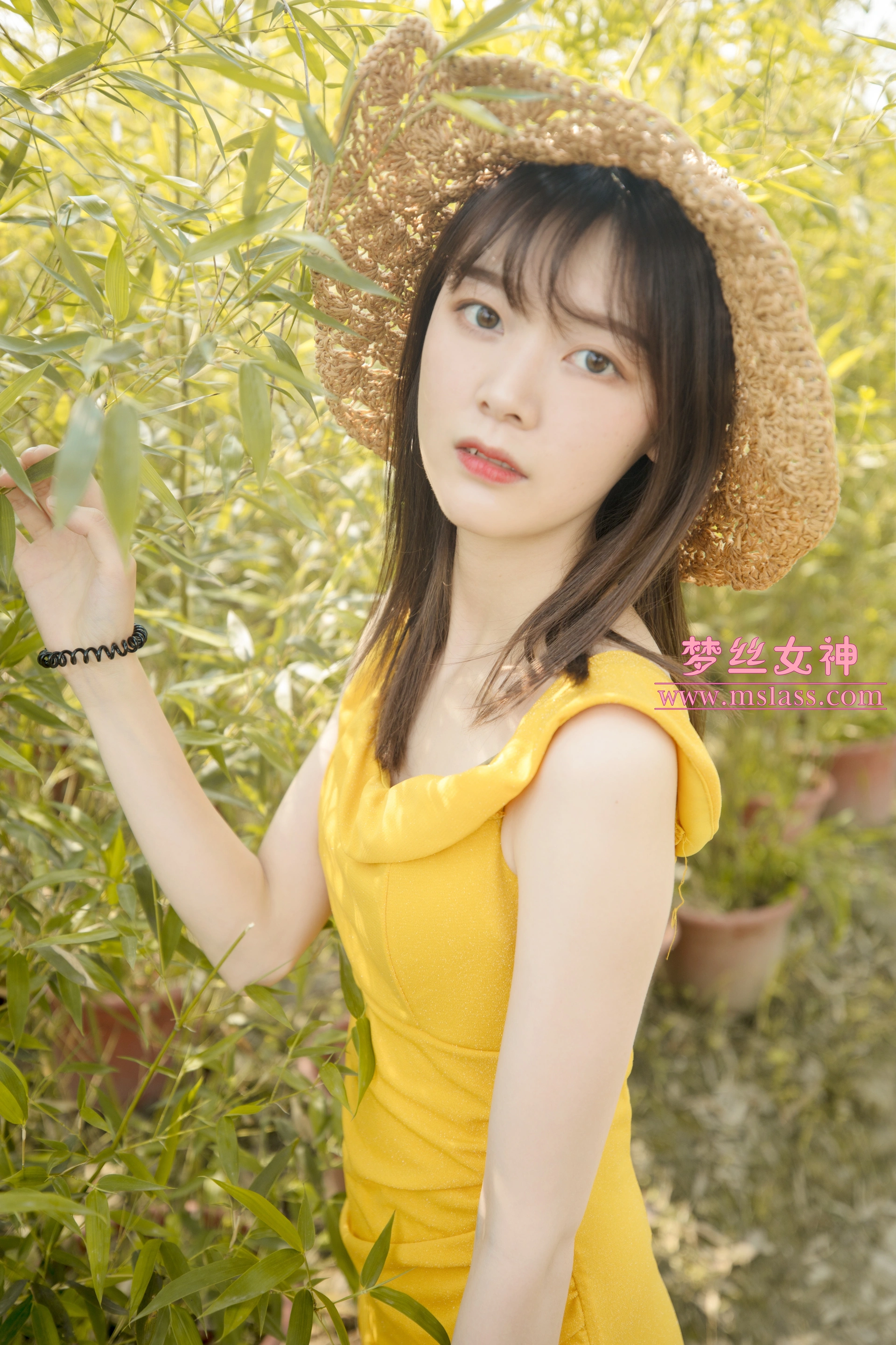 MSLASS梦丝女神 - 2019.05.24 NO.021 张思敏 甜甜的丝袜美腿 1
